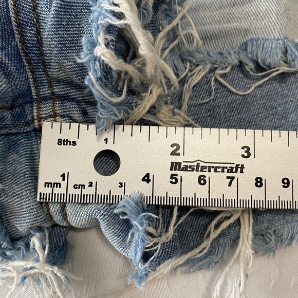 BDG Urban Outfitters Distressed Denim Women's Light Wash Cut-off Jean Shorts - Picture 11 of 12
